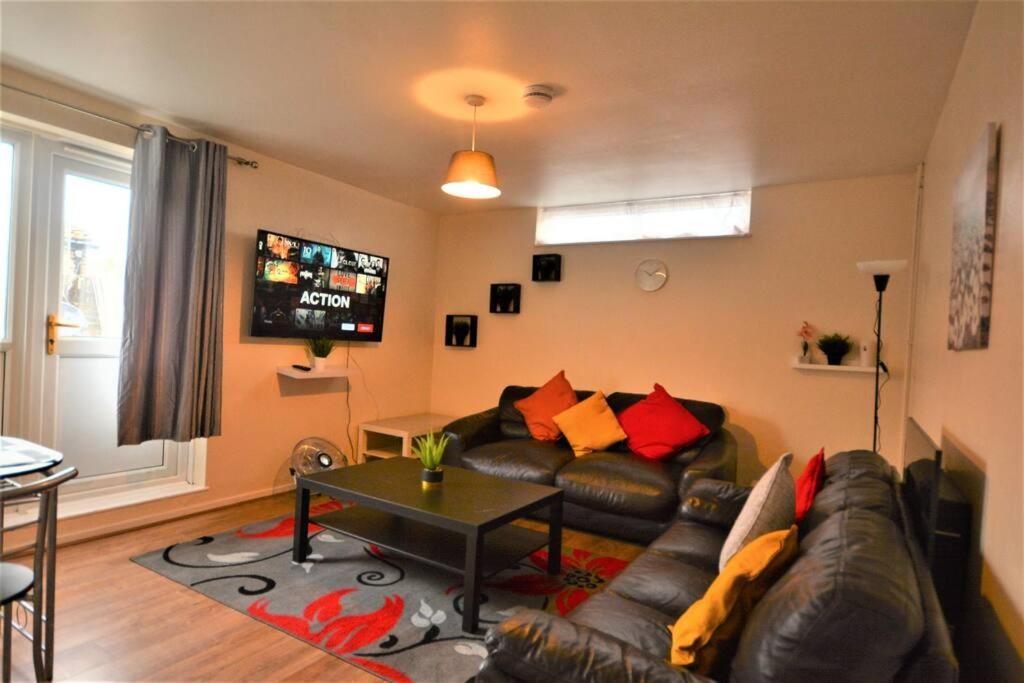 Spacious 2bedroom With Patio By Excel Centre Apartamento