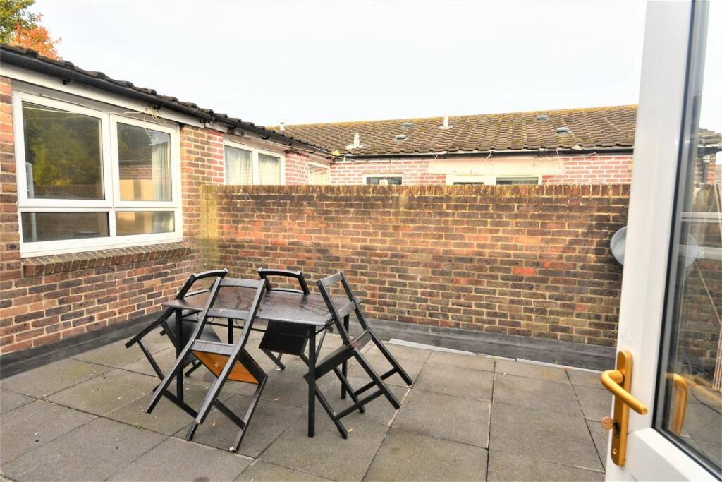 Apartamento Spacious 2bedroom With Patio By Excel Centre Londres