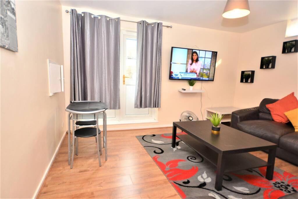 Apartamento Spacious 2bedroom With Patio By Excel Centre Londres