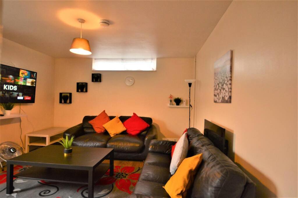 Spacious 2bedroom With Patio By Excel Centre Londres
