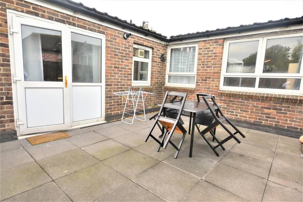 Spacious 2bedroom With Patio By Excel Centre Apartamento *