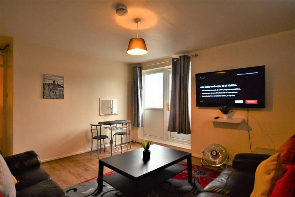Spacious 2bedroom With Patio By Excel Centre Apartamento